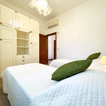 Stefano By Interhome פורטה דיי מארמי